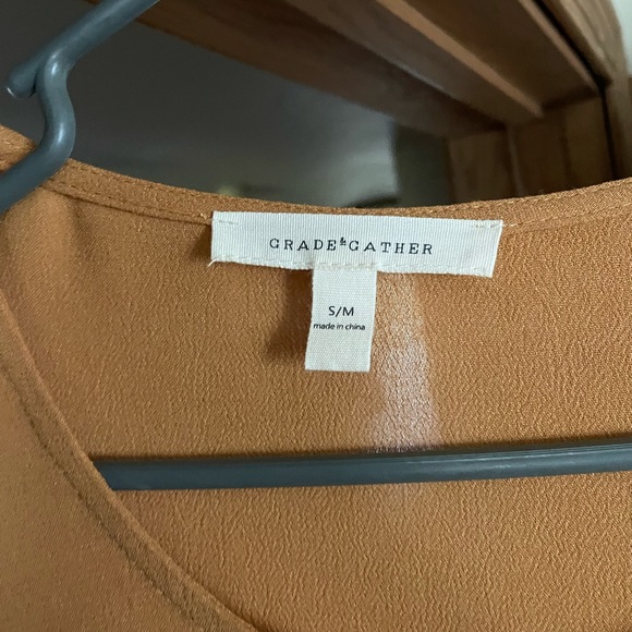 Grade Gather Flowy Blouse. Burnt orange. Small/medium - Picture 2 of 3